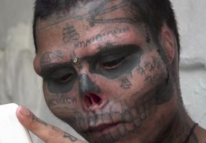 Eric Yeiner Hincapié Ramírez, un tatuador colombiano de 22 años que se hace llamar 'Kalaca Skull