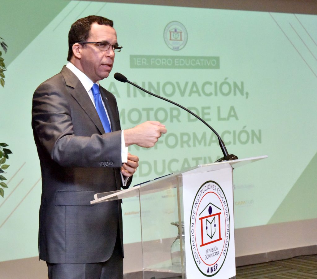 Andrés Navarro, ministro de Educación