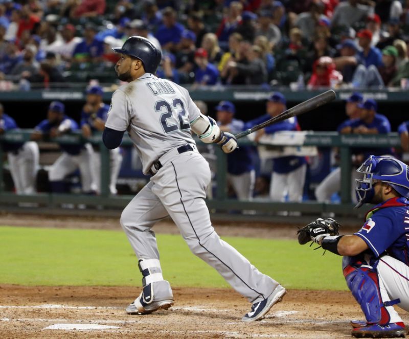 Robinson Canó, de los Marineros de Seattle, conecta un jonrón de tres carreras en la quinta entrada del juego ante los Rangers de Texas el sábado 22 de septiembre de 2018 en Arlington, Texas. (AP Foto/Michael Ainsworth)