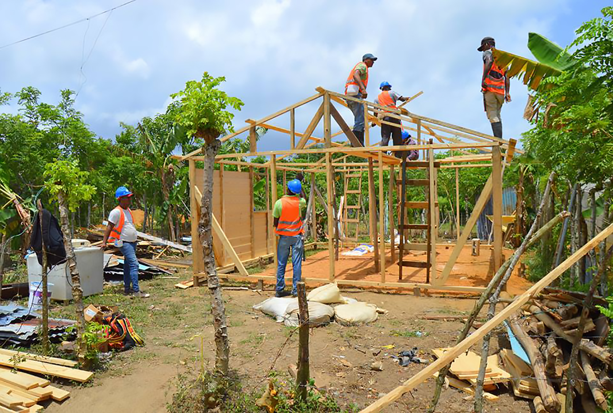 World Vision y Hábitat RD ejecutan amplío programa de reparación de viviendas