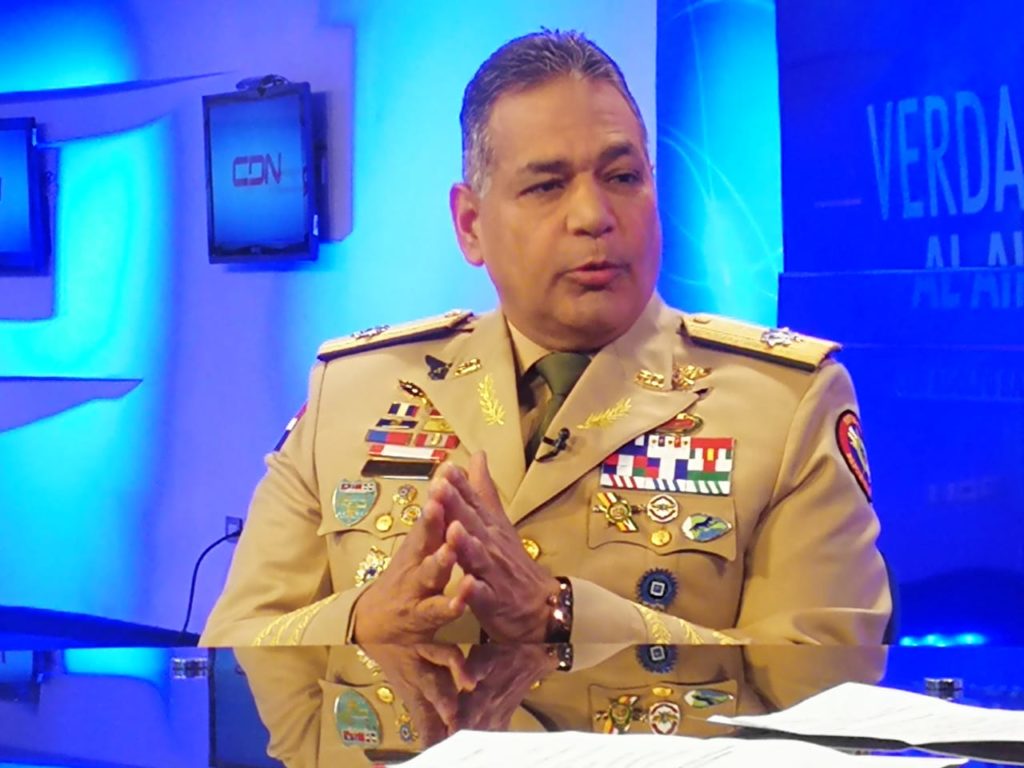 Ministro de Defensa, teniente general Rubén Darío Paulino Sem