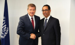 El ministrado Manuel Ramón Herrera Carbuccia junto al director General de la Oficina Internacional del Trabajo (OIT), señor Guy Ryder.