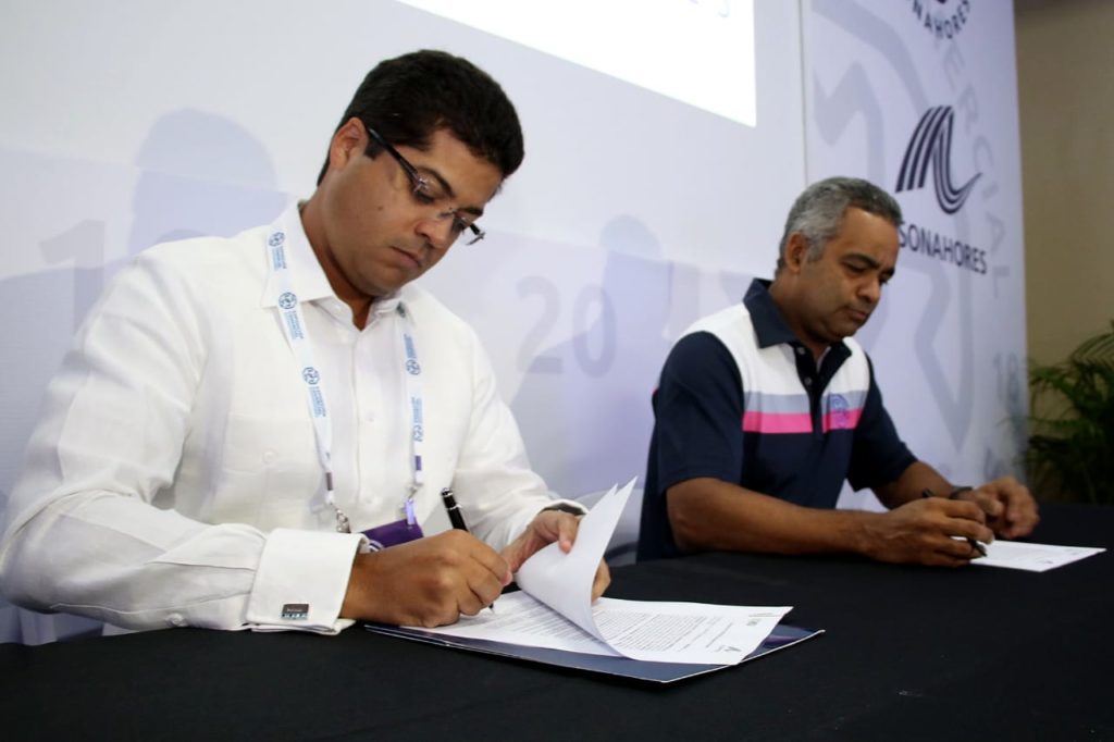 Firma de acuerdo entre la Asociación de Hoteles y Turismo de la República Dominicana (ASONAHORES) y la Red Nacional de Apoyo Empresarial a la Protección Ambiental (ECORED)
