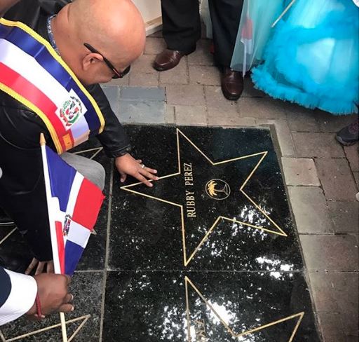 Rubby Pérez recibe su estrella en el Paseo de la Fama