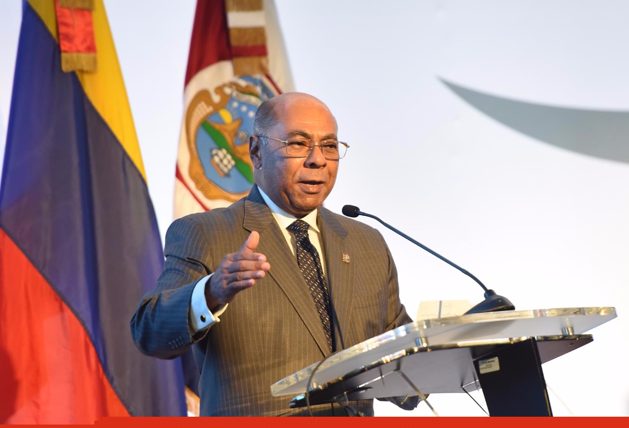 Milton Ray Guevara, presidente del TC habla en el congreso.