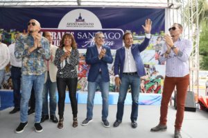 Alcalde Abel Martinez junto a los merengueros homenajeados