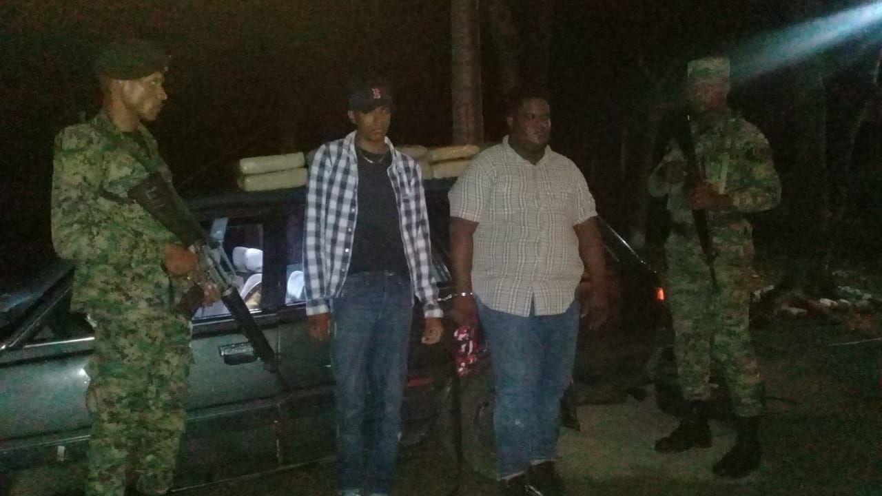 Ricardo Figueroa Fernández y Dionis Figueroa Florentino, residentes en Santo Domingo, apresados con 10 pacas de marihuana en San Juan