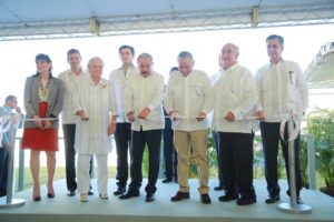 Danilo Medina corta la cinta en la inauguración Terminal Internacional Coastal Petroleum Dominicana