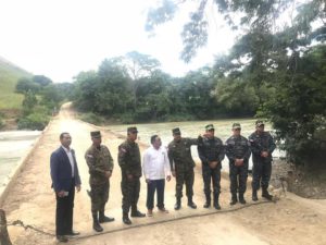 Alto mando durante un recorrido por la frontera