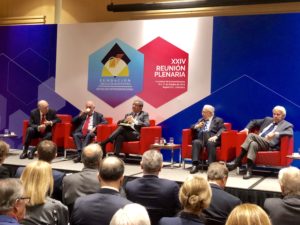 Leonel Fernández (centro micrófono) durante su participación en la XXIV Reunión Plenaria de la Fundación Círculo de Montevideo, que se celebra desde hoy hasta este jueves en la Cámara de Comercio de Bogotá