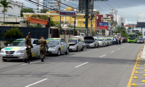 Efectivos militares vigilaron las calles para evitar alteración del orden. Foto Danny Polanco