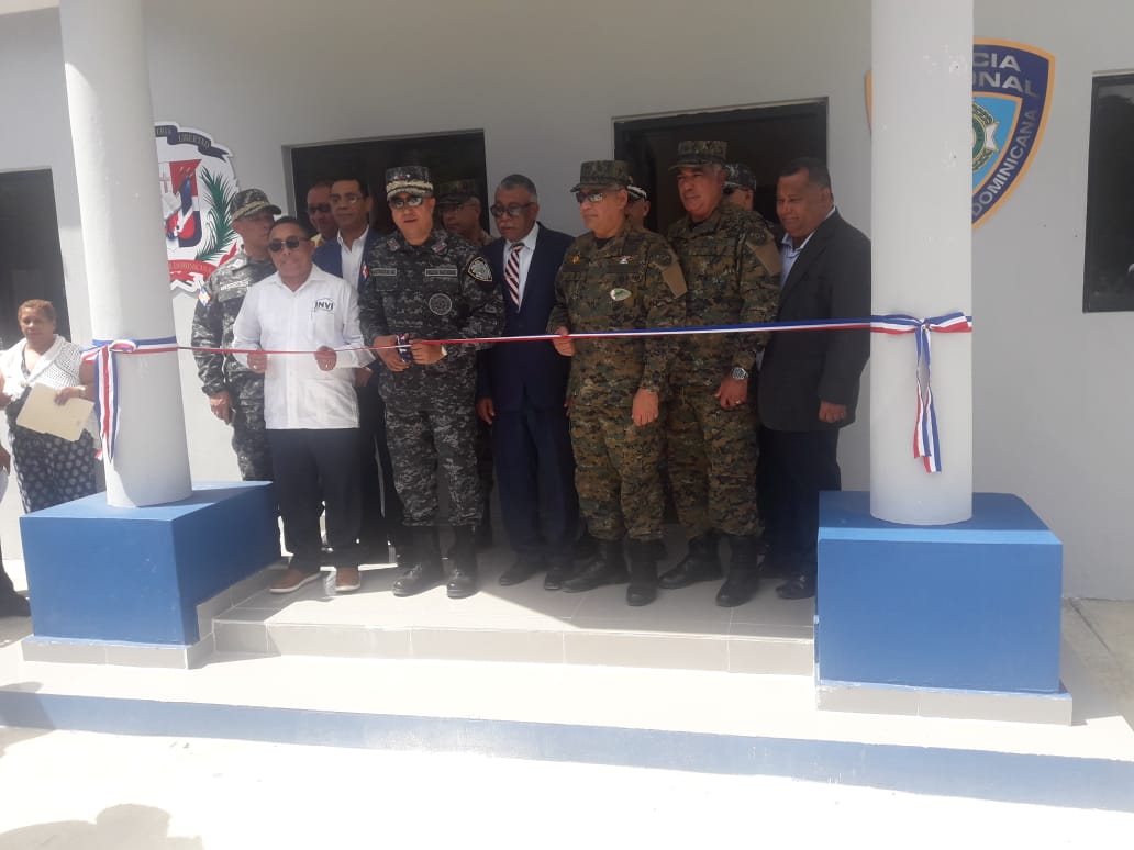 Durante al inauguración de un destacamento policial en municipio Pedro Santana