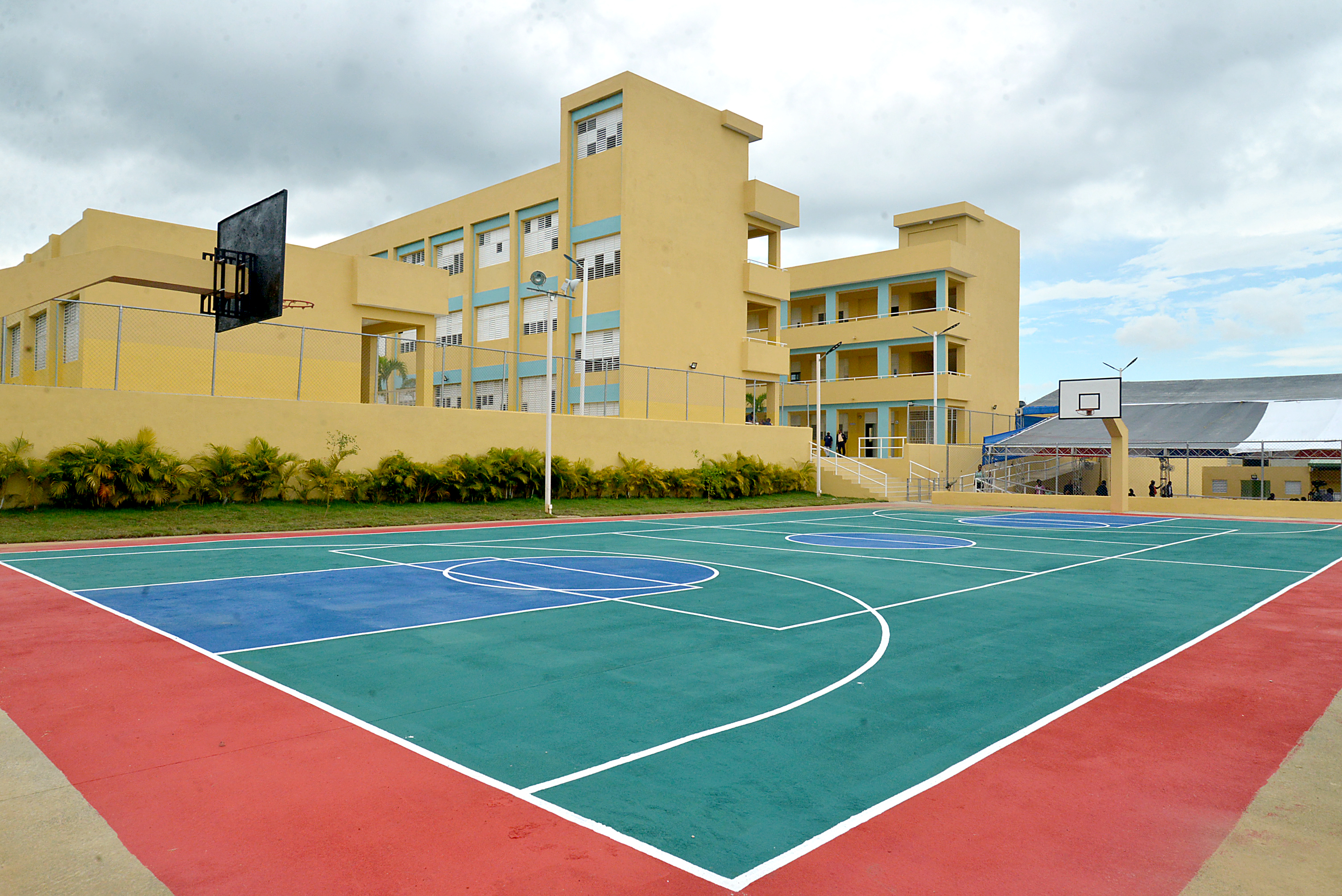 En la comunidad Guanuma el nuevo plantel Santa María Cabrera,