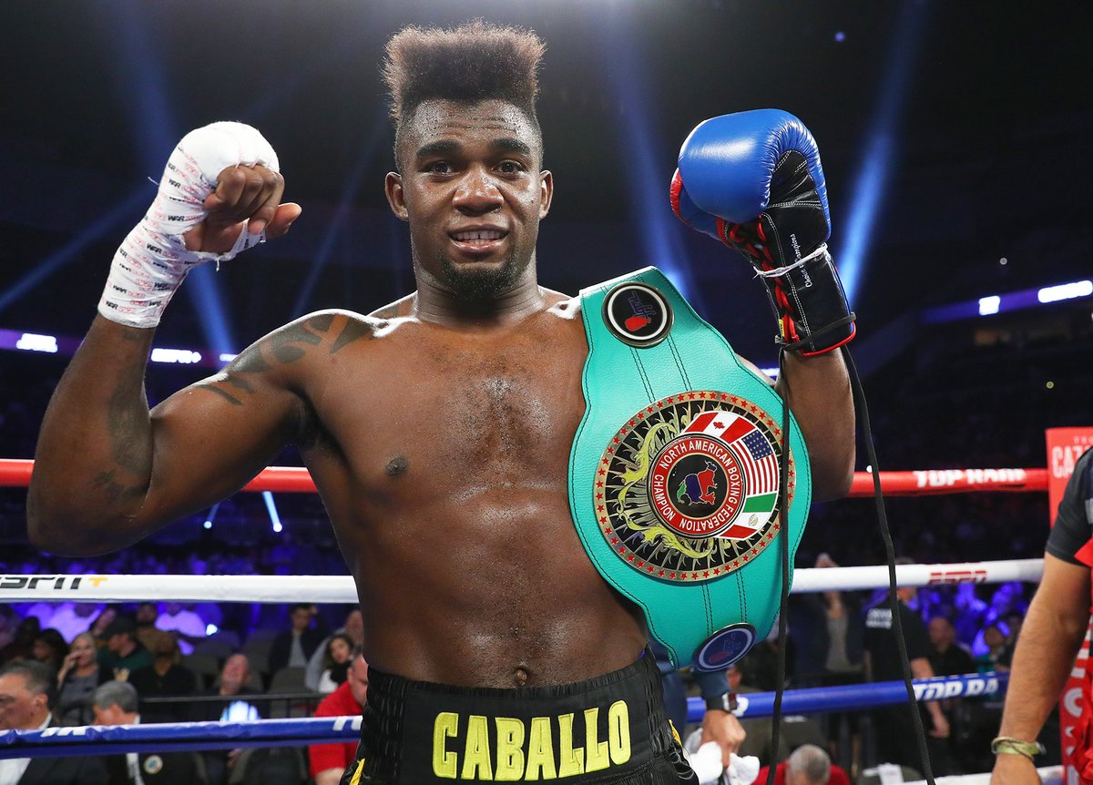 El boxeador dominicano Carlos "El Caballo Bronco" Adames tras ganar el título de la NABF