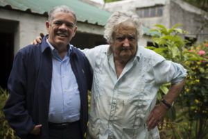 Carlos Amarante Baret junto al ex presidente de la República de Uruguay, don José (Pepe) Mujica.