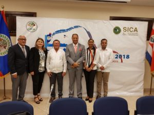 El viceministro de Turismo de la República Dominicana, Julio Almonte junto a Indira José y Sigfrido Miranda, asesor Técnico del Mitur, durante la reunión del Sistema de Integración Turístico Centroamericano “Sica 2018” en Belice (Belize).