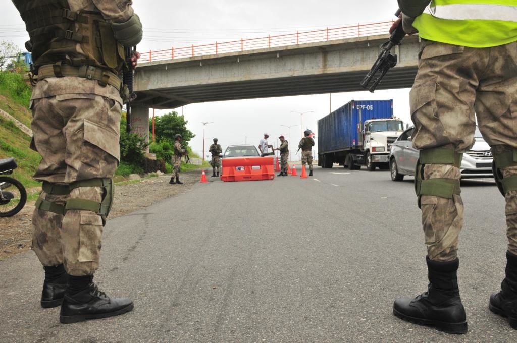 Miembros del Ejército refuerzan operativos de seguridad de la PN