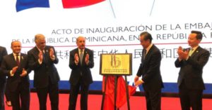 Momento que que queda inaugurada la embajada dominicana en China.