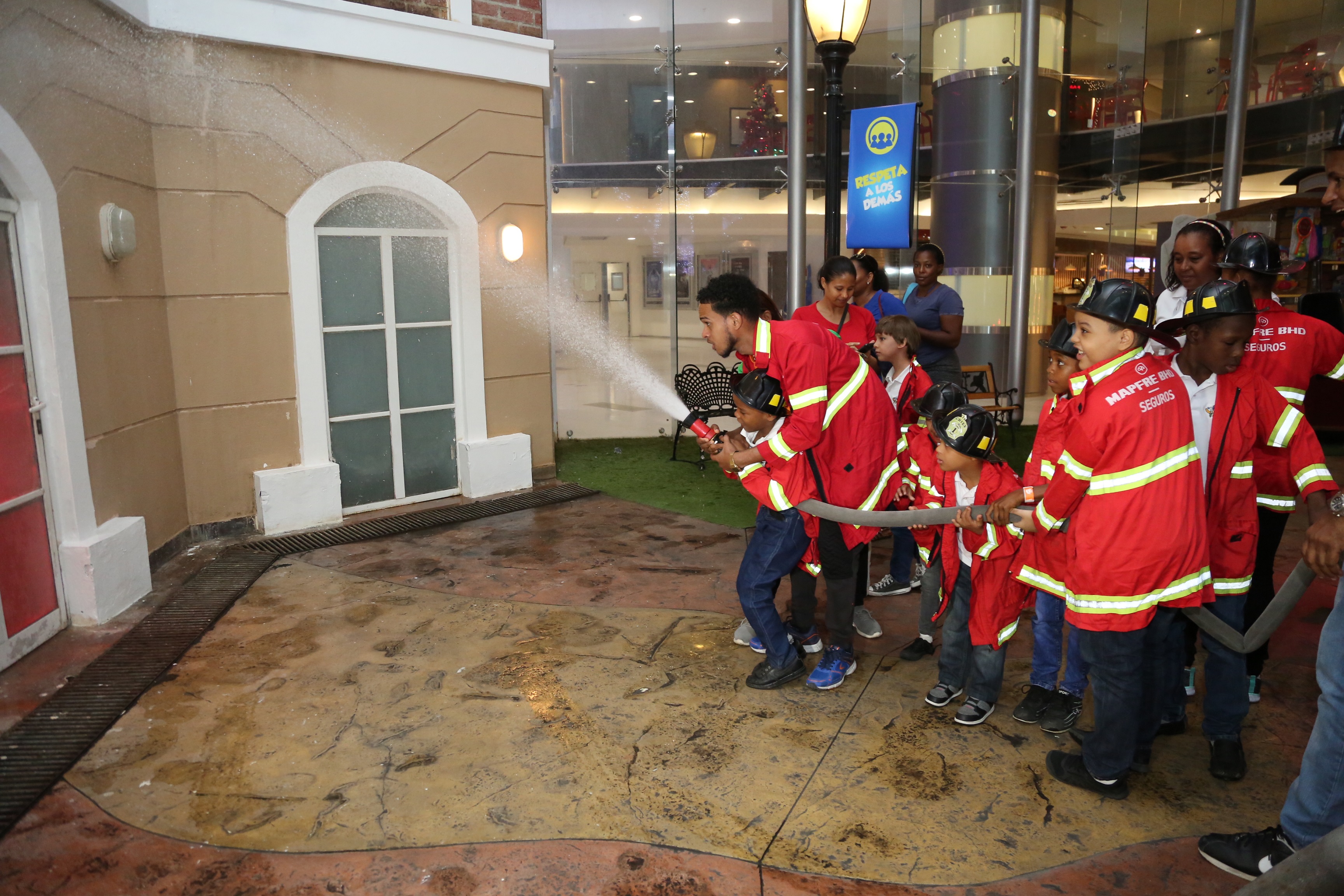 Niños del CAID en Peképolis