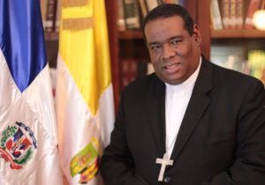 El obispo auxiliar de Santo Domingo, monseñor Jesús Castro Marte, rechaza medida sobre bebidas.