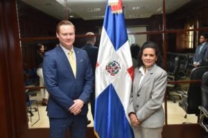 Marten Wilkens y Laura Faxas. Misión sueca está en RD.