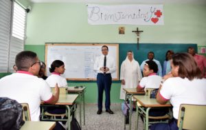 El ministro de Educación, Andrés Navarro, durante visita al Politécnico Nuestra Señora Del Carmen en el sector Simón Bolívar