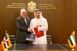 El canciller dominicano, Miguel Vargas, y el ministro de Asuntos Exteriores y de Cooperación Internacional de los Emiratos Árabes Unidos (EAU), jeque Abdullah Bin Zayed Al-Nahyan