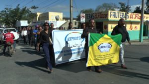 Técnicos del Minerd marchan en Cotuí