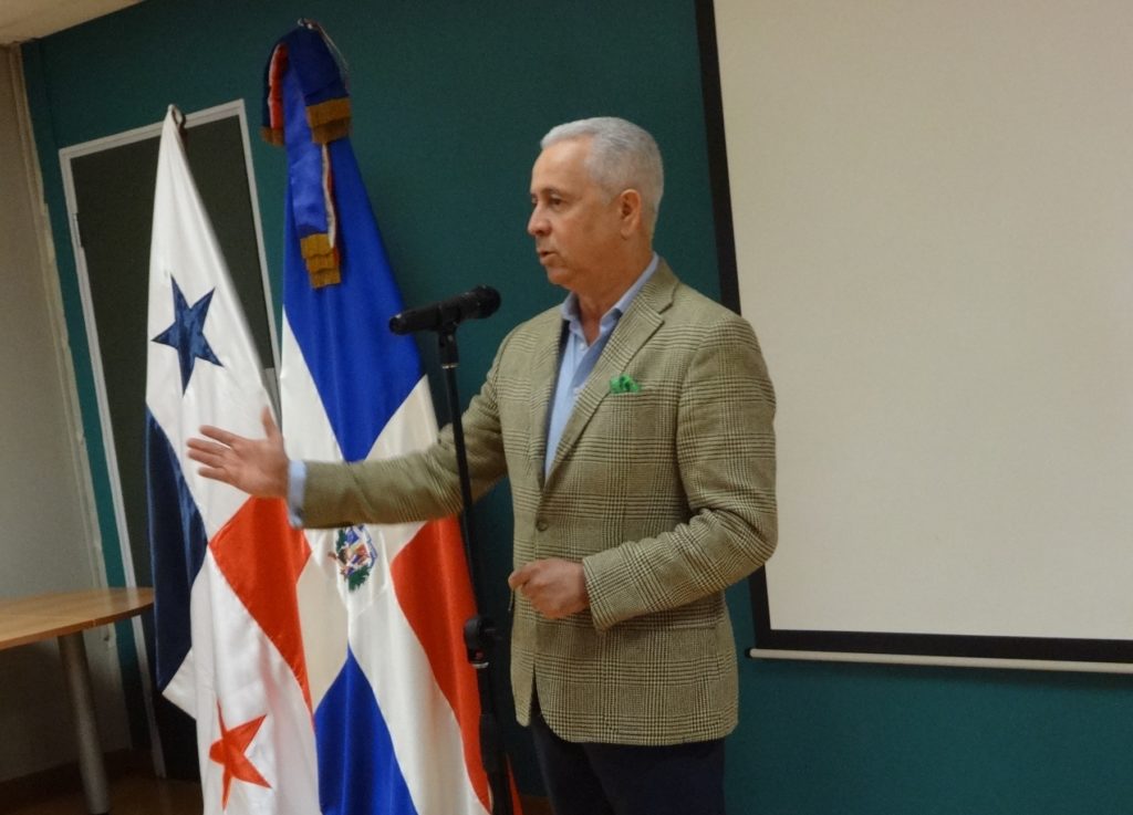 EL titular de la embajada dominicano en Panamá, Rafael Tejeda