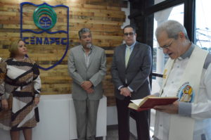 Padre Máximo Rafael Pérez, junto a los altos directivos de CENAPEC