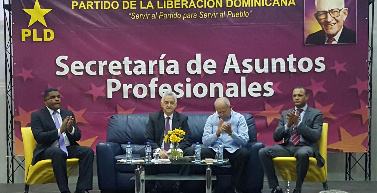 El delegado del PLD ante la Dirección de Elecciones de la JCE, José Manuel Hernández Peguero, habla sobre la ley de partidos.