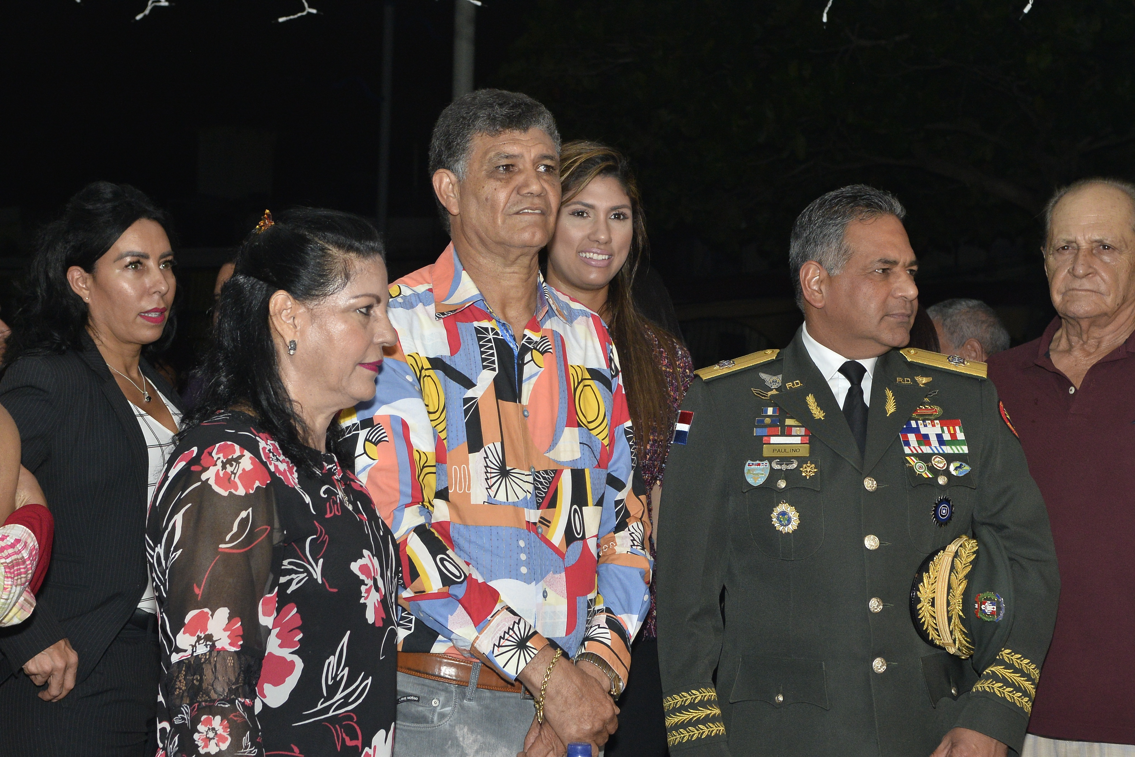 El alcalde Francisco Peña y el ministro de Defensa, Rubén Darío Paulino Sem inauguran parque Los Coquitos.