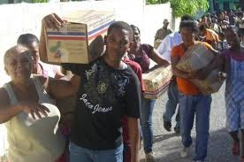 Entrega de cajas navideñas en Barahona