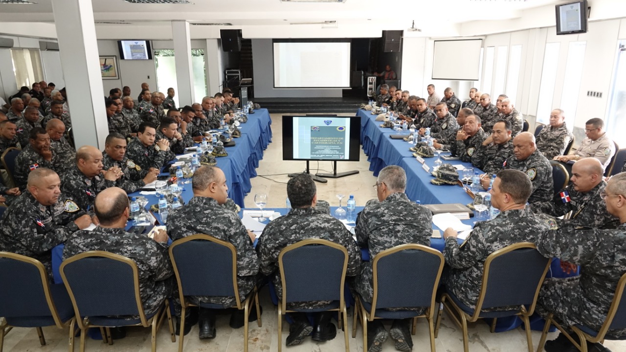 El director general de la Policía Nacional, mayor general Ney Aldrin Bautista Almonte, junto a la Plana Mayor.