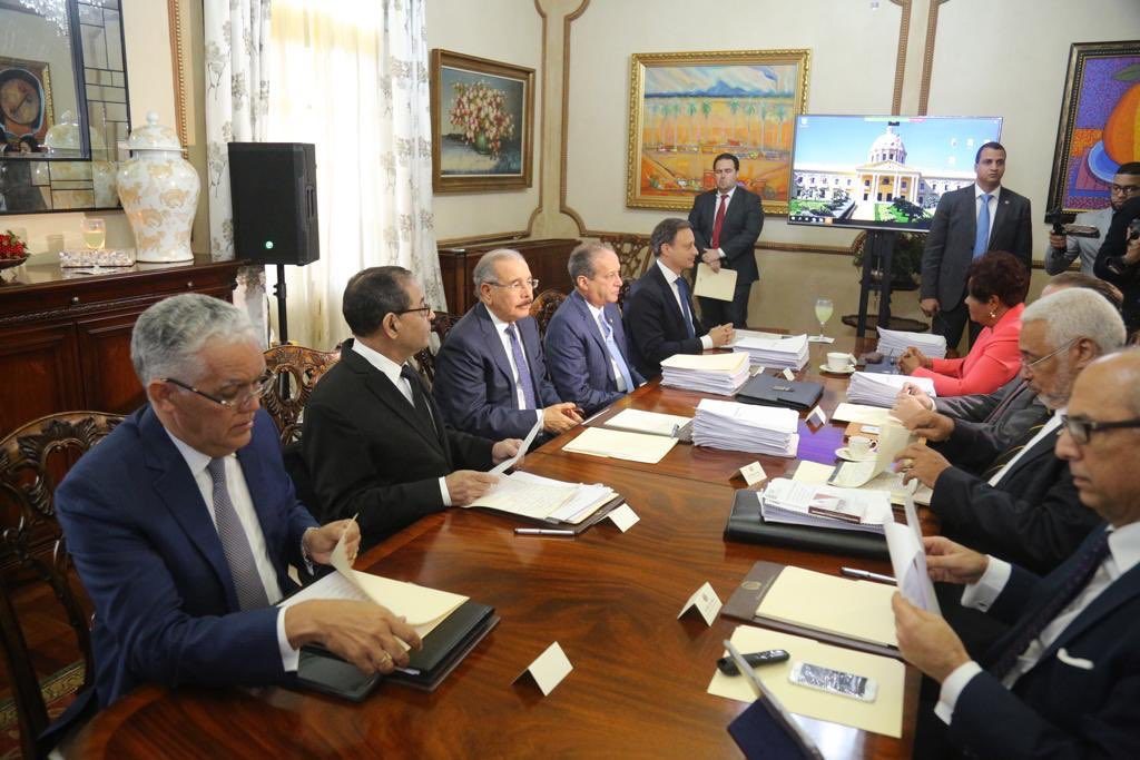 Reunión definitiva del CNM, encabezada por Danilo Medina.