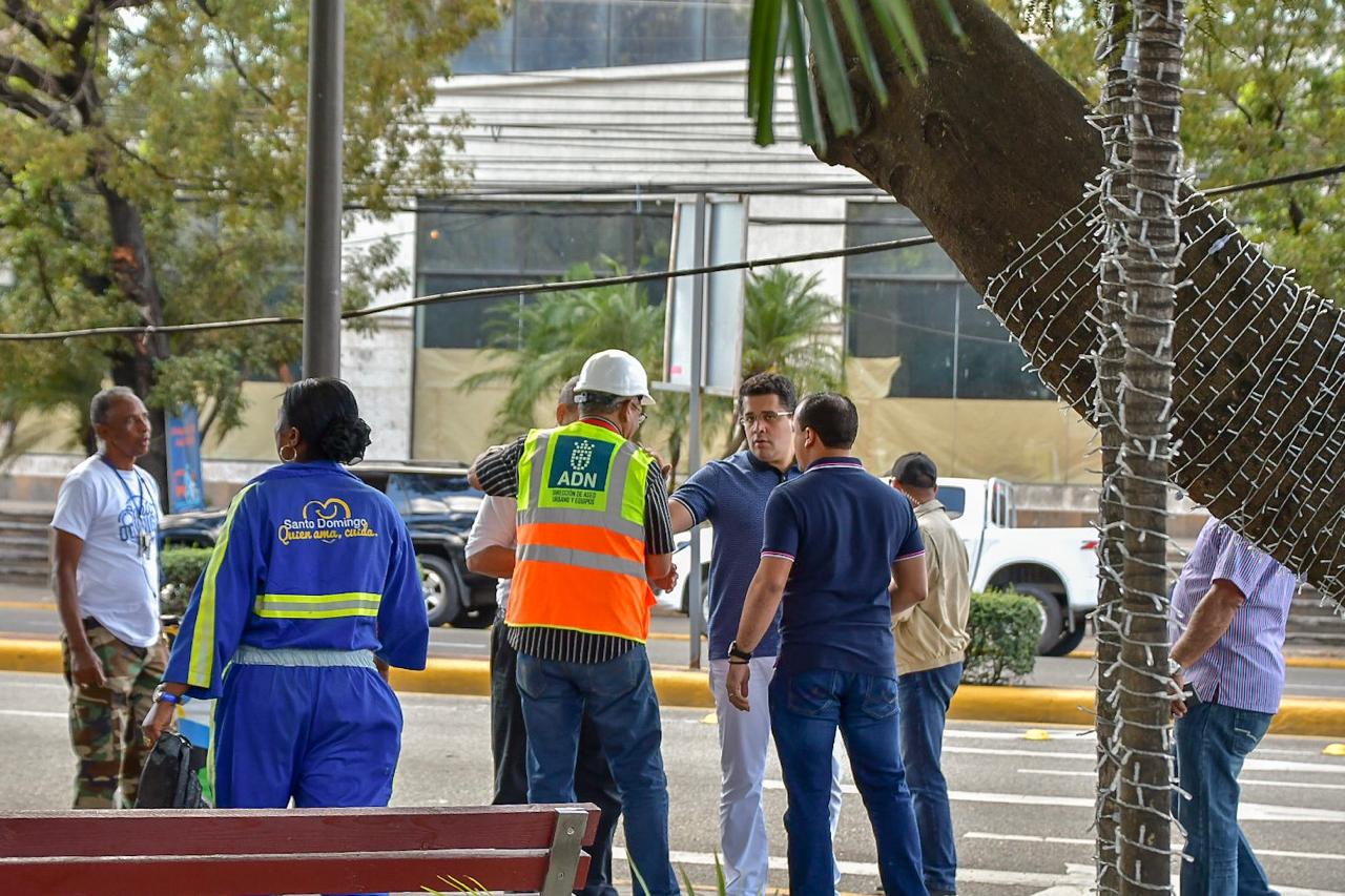 El alcalde David Collado encabezó el amplio operativo de limpieza realizado en todo el Distrito Nacional