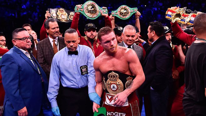 Saúl "Canelo" Álvarez gana el título supermediano de la Asociación Mundial de Boxeo (AMB).