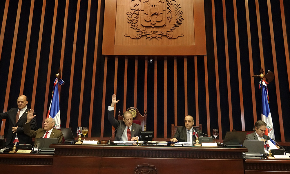 Senado aprueba ley sobre Día Nacional de la Salud Materna