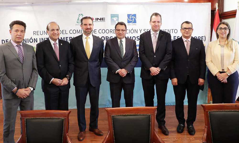 Presidentes TSE y JCE en reunión Uniore en México