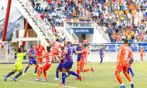 Acción del partido entre Cibao FC y Atlético Vega Real.