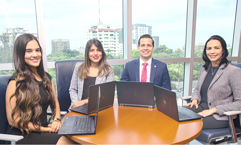 Gyselle González, Paola Valdez, José I. Harguindeguy y Yudelka Hernández.