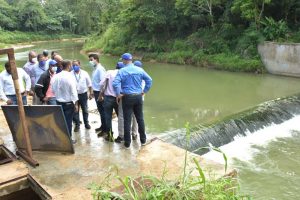 El director del INAPA, Wellington Arnaud Bisonó supervisa acueducto de Sabana de la Mar