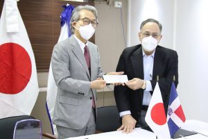 Makiuchi Hiroyuki, embajador de Japón en la República Dominicana y Celso Marranzini, vicepresidente de la Junta Directiva Nacional de Rehabilitación.