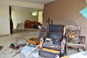 Casa afectada por explosión envasadora Coopegas. Comisión de Diputado hizo descenso. Foto Ricardo Flete