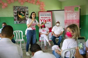 La primera dama Raquel Arbaje durante de chequeos cáncer de mama, en Barahona 