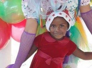 La niña Yulensky Batista Cuevas resultó muerta de un balazo por parte de atracadores en Los Alcarrizos.