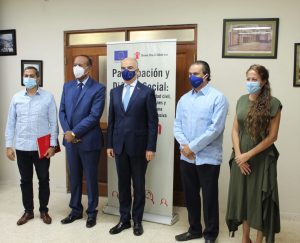 La organización no gubernamental Save the Children Dominicana, en conjunto con la Unión Europea y los Ayuntamientos de Haina y San Cristóbal.