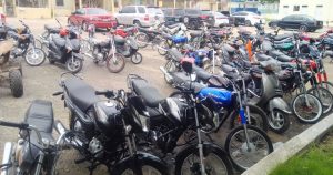 Motocicletas incautadas en toque de queda en Barahona
