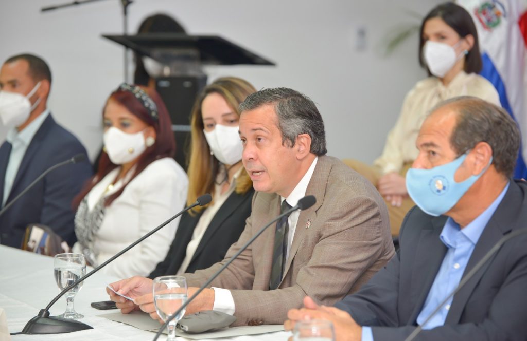 Ministro de Medio Ambiente y Recursos Naturales, Orlando Jorge Mera,