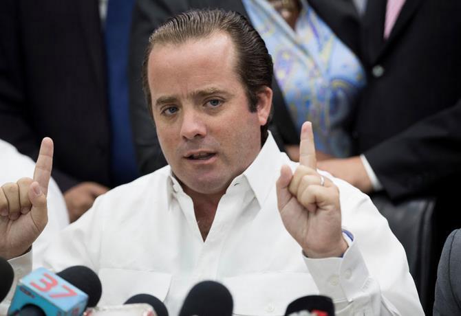 Paliza pide expulsión de diputado acusado de agredir a agente durante toque  de queda